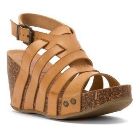 Blowfish tan strappy wedge sandals like new sz 10
